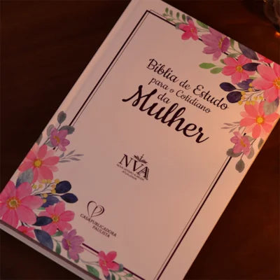 Bíblia de Estudo Para o Cotidiano da Mulher | NVA | Full Collor | Capa Dura Branca