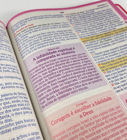Bíblia de Estudo Para o Cotidiano da Mulher | NVA | Full Collor | Capa Dura Rosa