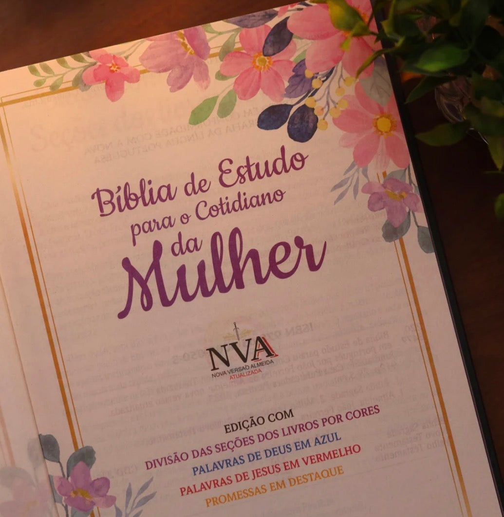Bíblia de Estudo Para o Cotidiano da Mulher | NVA | Full Collor | Capa Dura Preta Com Dálias
