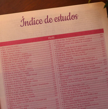 Bíblia de Estudo Para o Cotidiano da Mulher | NVA | Full Collor | Capa Dura Preta Com Rosa Dalias