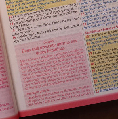 Bíblia de Estudo Para o Cotidiano da Mulher | NVA | Full Collor | Capa Dura Preta Com Rosa Dalias