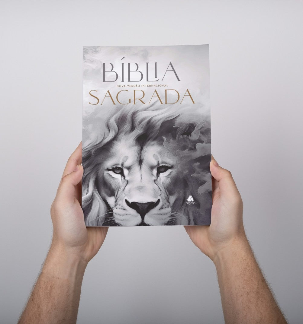Bíblia Sagrada NVI - Leão libertador - Capa dura - Compacta