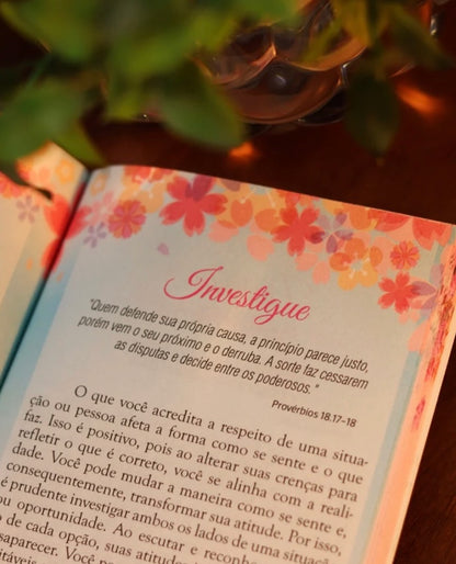 Devocional 3 Minutos de Sabedoria para Mulheres Floral