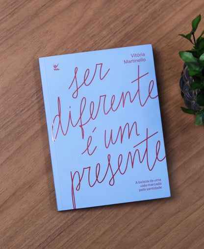 Ser Diferente é Um Presente | Vitória Martinello