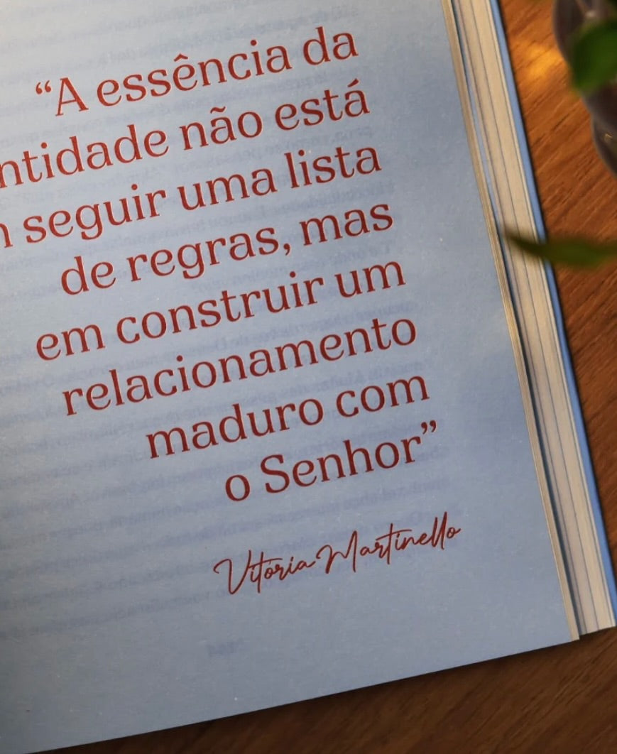 Ser Diferente é Um Presente | Vitória Martinello
